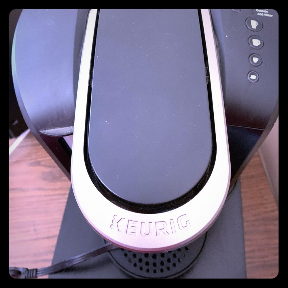 Keurig K-Classic coffee maker with pod holder